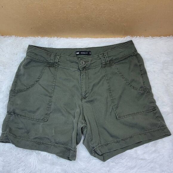 Lee Women's Midrise Fit Army Green Shorts Size 14 - Picture 1 of 6